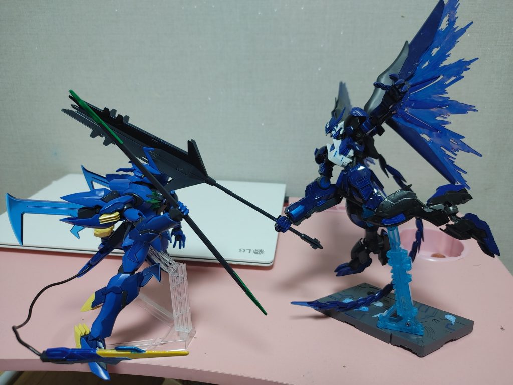 煌ギラーがと戦っています。普通に超大型メイスも使用可能です。尻尾での攻撃もできます。ルプスレクスですから当然ですが(笑)
