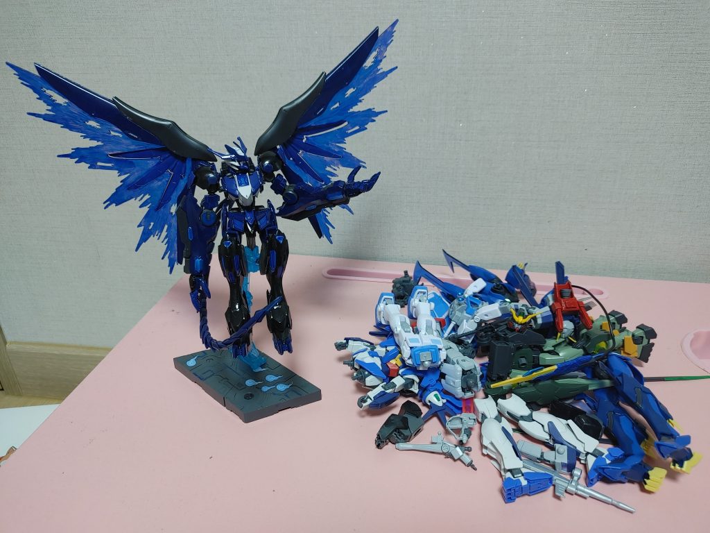 数多のガンプラを玩具のように扱い破壊したイブリス様。。尻尾を妖艶に足にのせ 左手ですべてを滅ぼしました。主人公のリクとチャンプであるたくまも適わなかった。。スキルがデスタッチを含めヘルゲードまで五つもありますから、当然なら当然かも