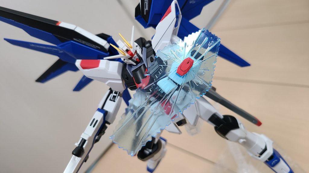 ビームシールドも使用可能。(ただし通常シールド装備時は展開出来ない)