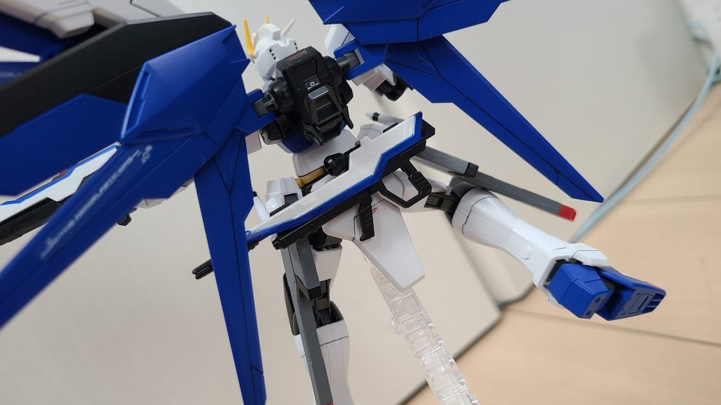 ライフルは背部へマウント