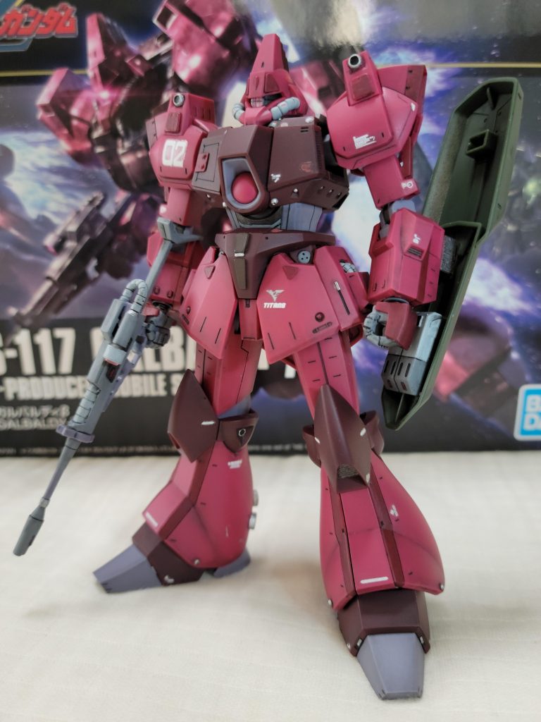 ガルバルディβはスタイルカッコいいんですが、シンプルなデザイン。高機動タイプ?ということですが、目立つスラスターも無し(個人の感想です)。なのでスラスターとかバーニアっぽいのをボディ各所に付けて、高機動型らしく。あとはいつもの彫ったり貼ったりで、密度上がればってやってみました。