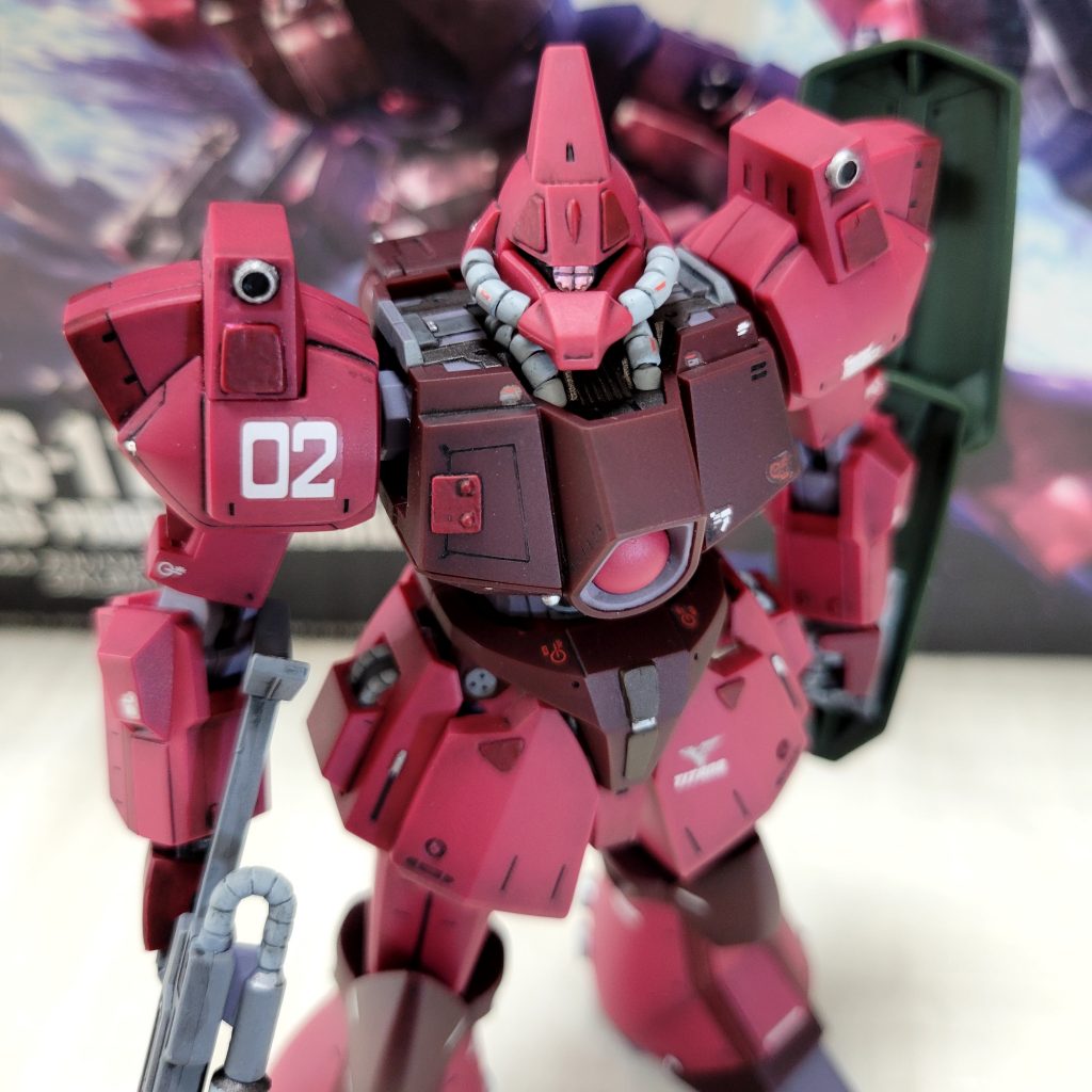 顎と首周りのパイプを付け替えてみたんですが、若干太くなりシャープさはダウン?両肩に制御用スラスター付けてます。