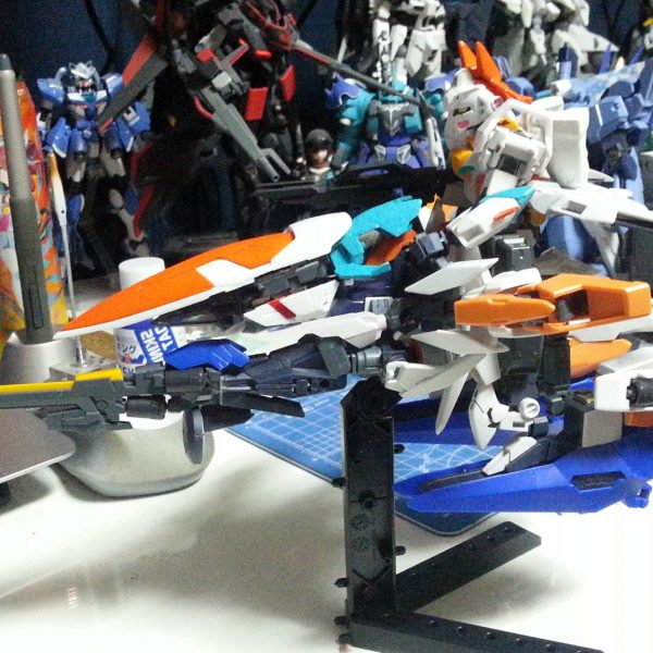 C-キャットのアーマーキャリアー兼ライド用支援機として制作中。キャットの武装も全て懸架可能で、ライド中のみ予備弾倉のおかげでバスターライフルを最大９発発射可能的な。アーマードッキングの際は弾倉はパージされる。（3枚目）