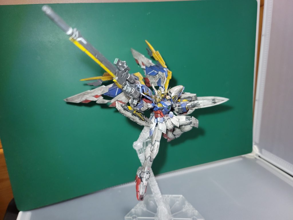 バスターライフルTV版と比べて派手な感じ「戦闘レベル、ターゲット確認......排除開始」スパロボの影響でバスターライフルと言ったらまずこのセリフが頭に浮かぶけどこれ実はエピオンに乗った時のセリフだったよねー