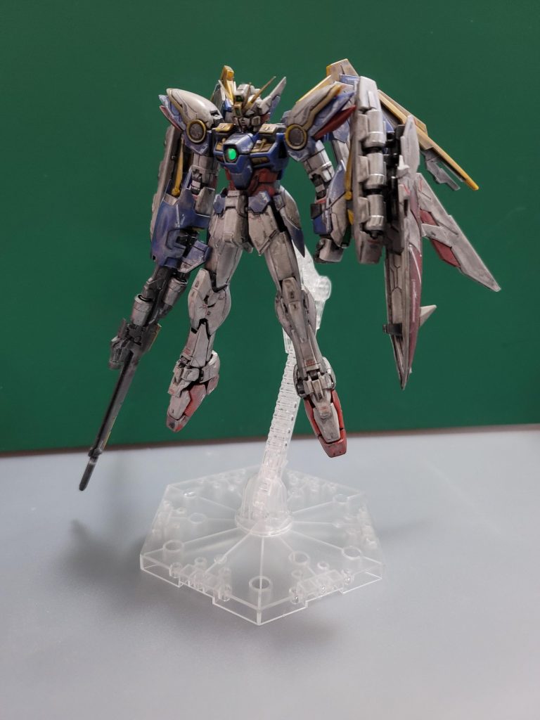 ライトを照らした写真だとなんだか実物と感じが違う気がしたので敢えて光源を一つ消して撮った一枚を