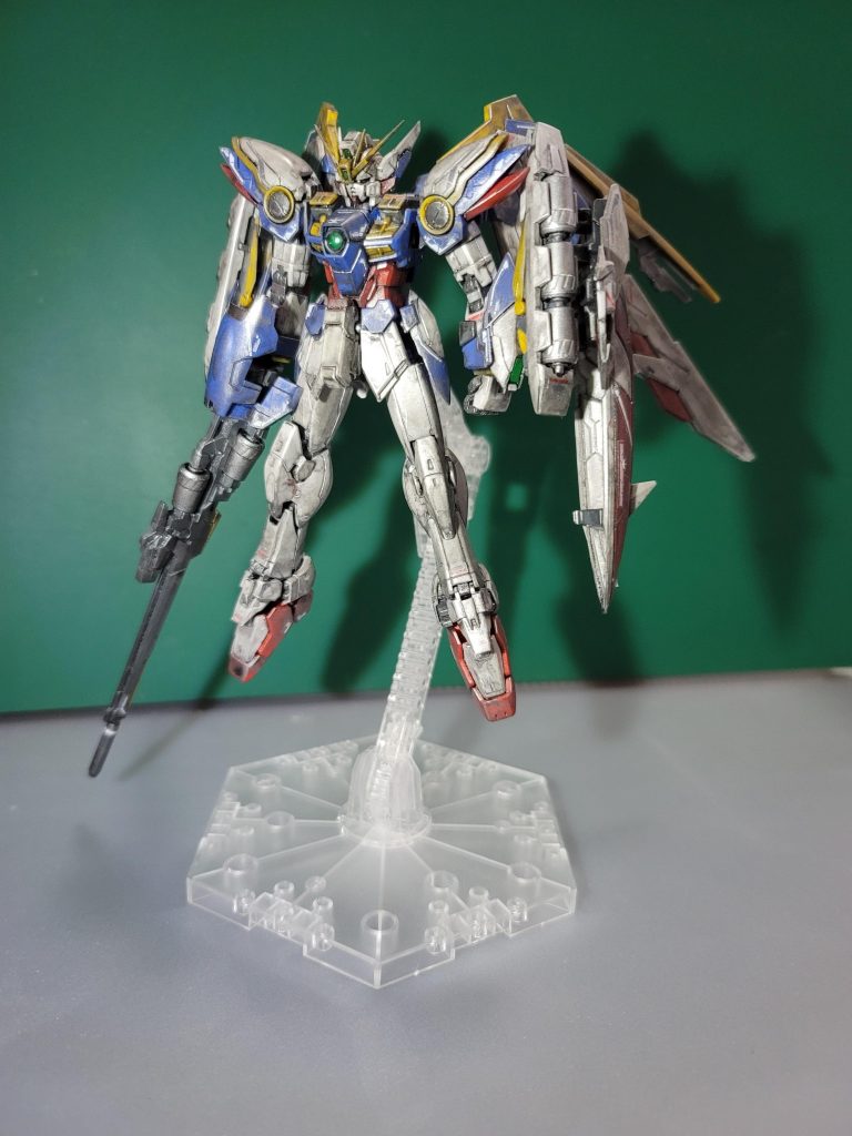 前作との比較としてEW版もほぼ同じ工程で制作しました素組みを無塗装のままでウェザリングそこから付属のデカールシールを貼ってトップコートをスプレー缶で噴いて簡単フィニッシュ