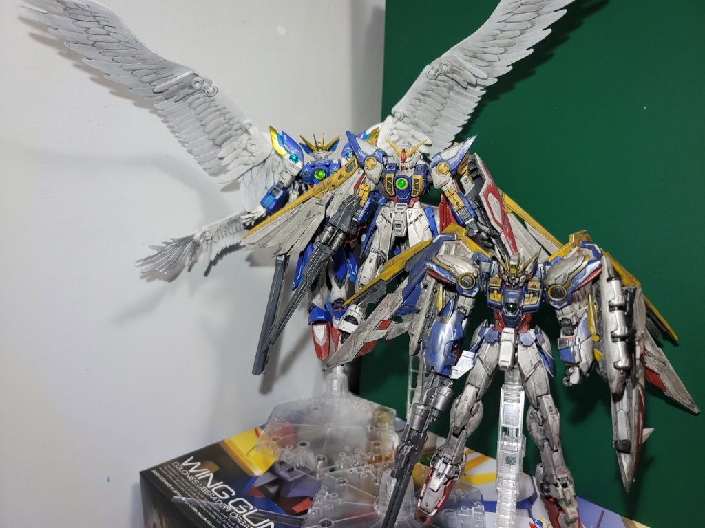 設定上似ているはずが実際は全然似ていない3機ジェットストリームアタックは無理かな……それはそれとして簡単フィニッシュを2回続いたので次回はいい加減に筆塗り全塗装に戻ると思います次回はHGUCドムを作る予定ですとある事情により今年以内は赤い機体を本格制作はしません(仮組までならするかも)キャスバル専用ガンダムやルージュの改造機はお預けかなまあ他に作りたいものがいっぱいあるから別に困らないけど