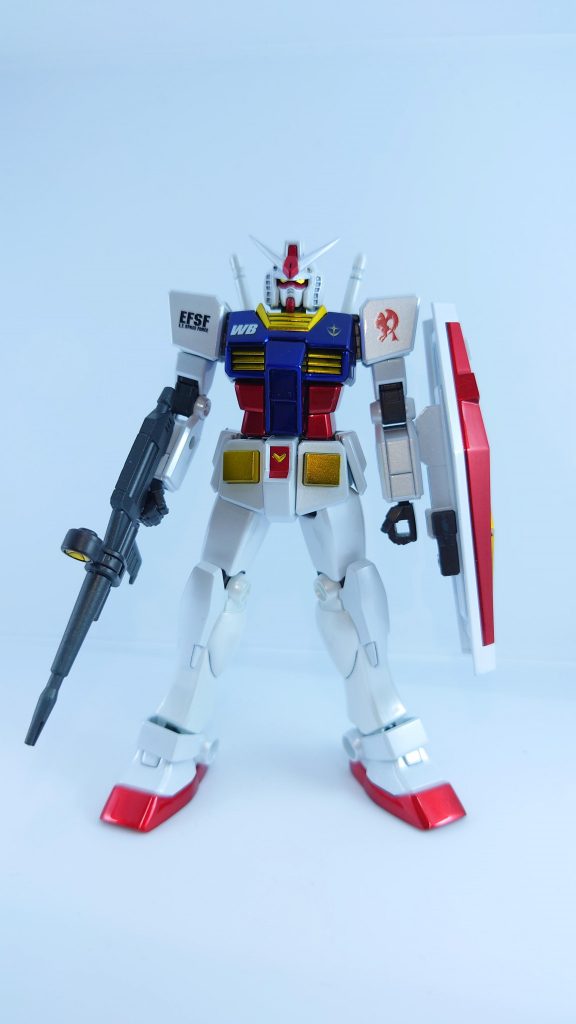 白部分はアルティメットホワイトを下地にMr.クリスタルカラーのムーンストーンパールを吹いてスーパークリアーⅢUVカットでトップコートです。