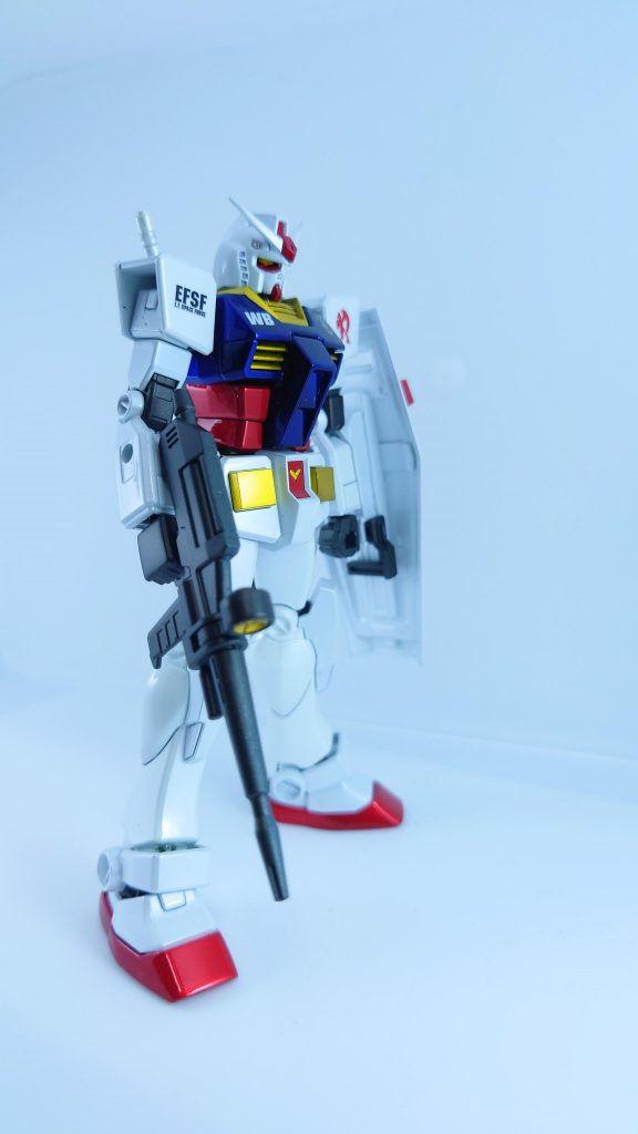 関節、武器に黒鉄色を塗ってトップコートにスーパースムースクリアーを吹いています。いつものスーパークリアⅢつや消しよりもしっとりとした仕上がりになって色も少し濃くなった感じです。