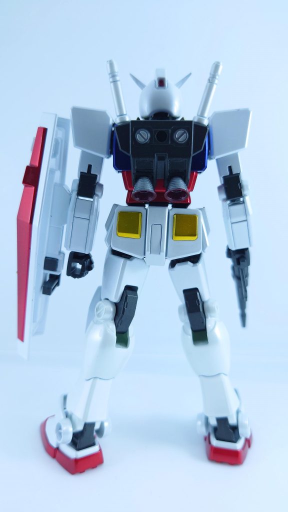 改造点は各所既存モールドの掘り直しと腕部以外の肉抜き穴のパテ埋めとシールド、バックパックにマルイチモールドのエッチングパーツを張り付けとバックパックのバーニアを削り取ってWaveのUバーニアSに取り換えです。