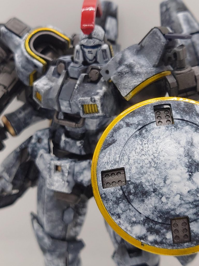 外装パーツは大理石塗装、オレンジパーツとトサカは銀→クリアーイエローでキャンディ塗装。黄色パーツは金で塗装してます。キャンディイエローとゴールドで二種類の金塗装をしてみました。