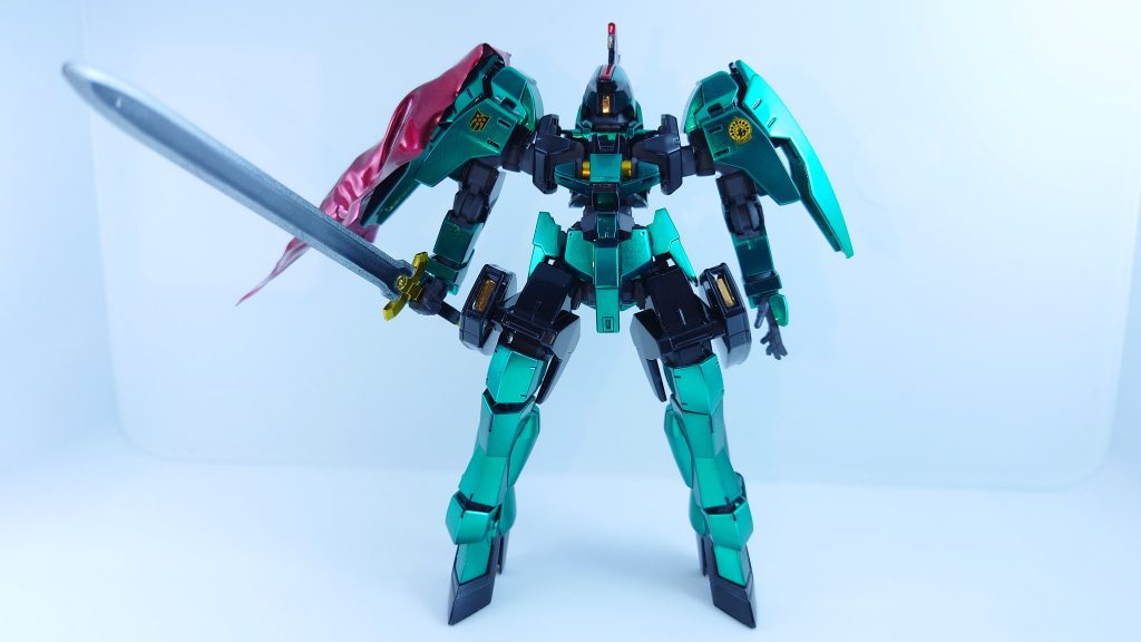 0.1㎜のプラペーパーで肩のマントを作ってみました。アニメを見ながら作業していたら急に作りたくなって勢いで作ったので固定は出来ず引っ掛けているだけなので動かすと落ちます・・・