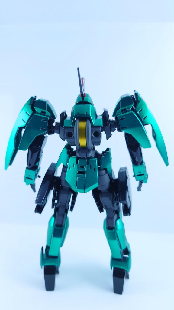 改造点はビルダーズパーツの角ハンドに交換したのとカメラアイと太股のブースターにラピーテープを貼ってUVレジンを流し込みました。