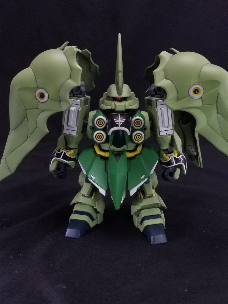 真正面。モノアイはHアイズの3.0ミリを使用。