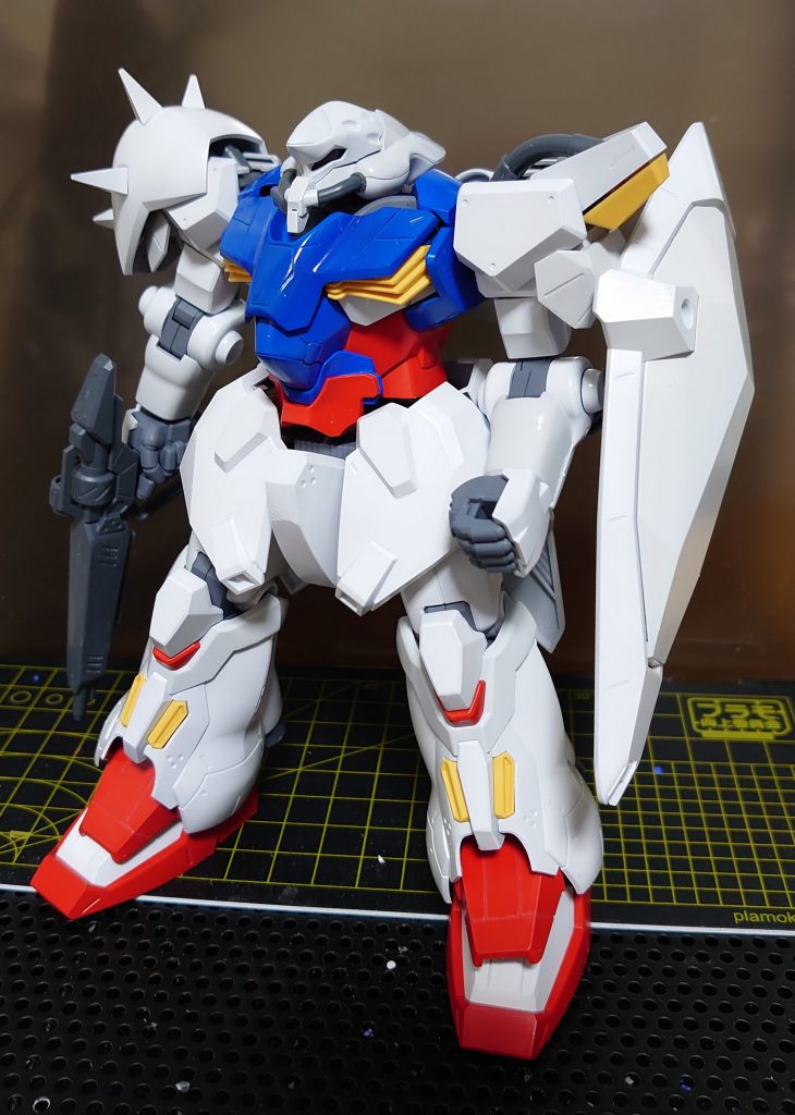 ちなみに、メッサーをそのままトリコロールにしたらこんな感じ。正直、合ってないですね。トリコロールカラーはガンダムタイプだから似合うってことがわかりました。