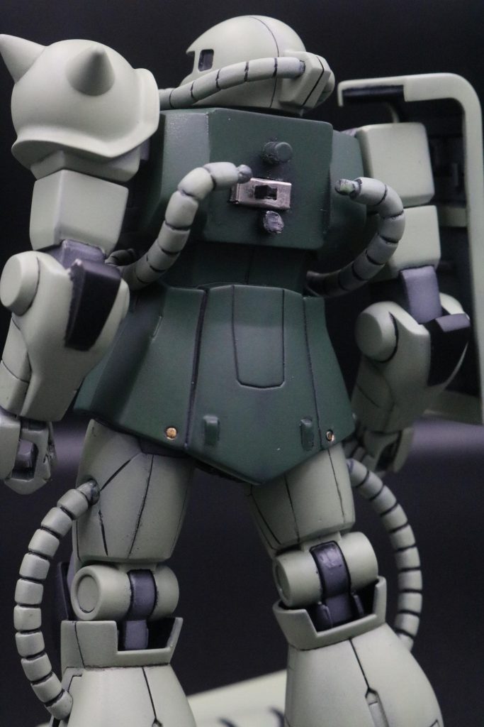 スイッチはバックパックの中に仕込みました。