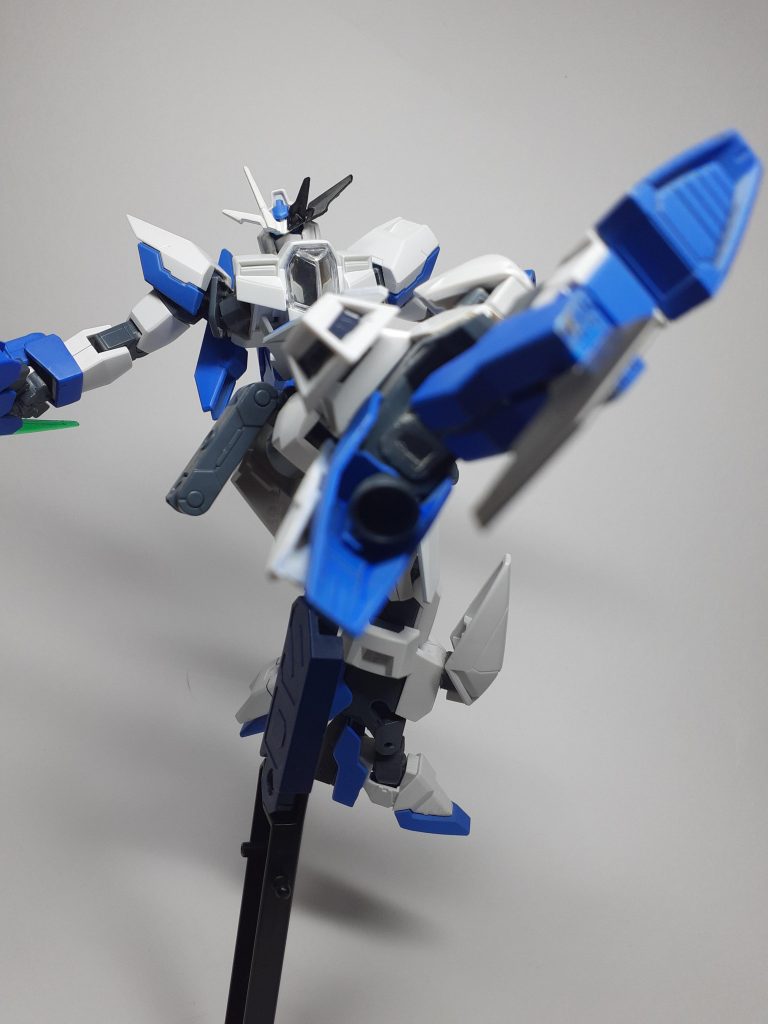 踵部ブレードヴィダールのものを移植、蹴りに合わせて使われることが多い