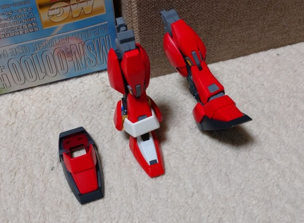 足首のパーツを交換するのと同時に、アンクルガードを脛側に移植しました。