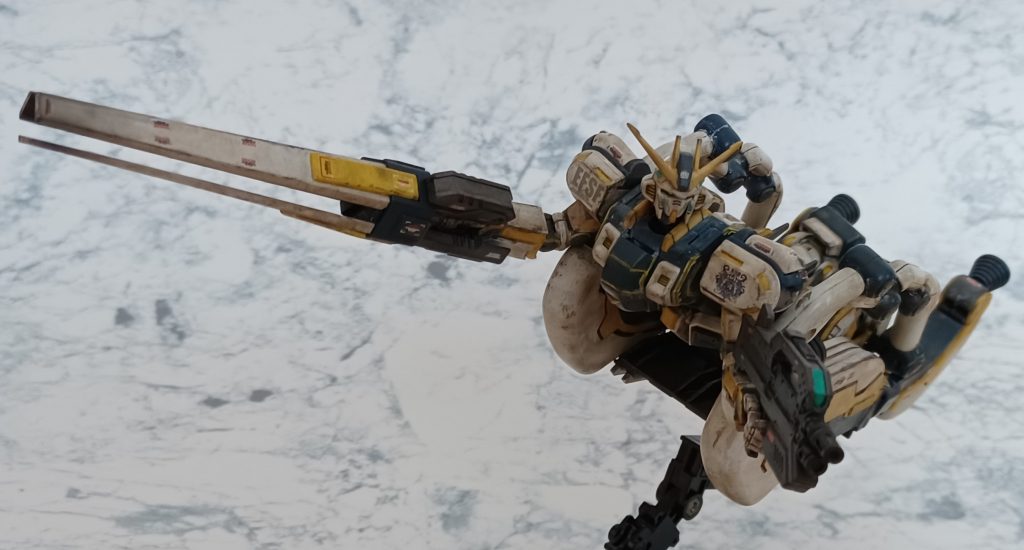 色々と細かい所を筆塗りしたり小学生以来の水転写デカールに悪戦苦闘したり💧ウェザリング後にパーツを破損してしまったりして致命的なミスをしてしまったけれども人から譲り受けたプラモなので大事にしていきたい