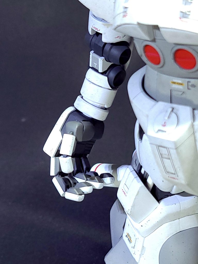 ハンドパーツもプラ板からのスクラッチになります。