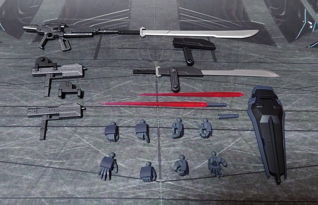 装備一式。手首はHGUCのジム系から、平手と握り手、左右武器持ち手と銃持ち手を用意。