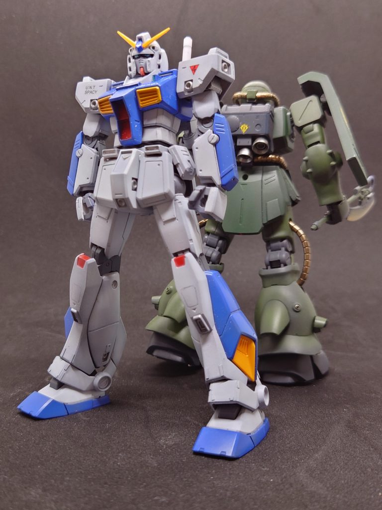 アレックスとザクFZ。やはり並べて飾りたいですね。クリスマスが近づいたら、この2体を使ったジオラマやってみようと思います！ご覧いただき、ありがとうございました。 