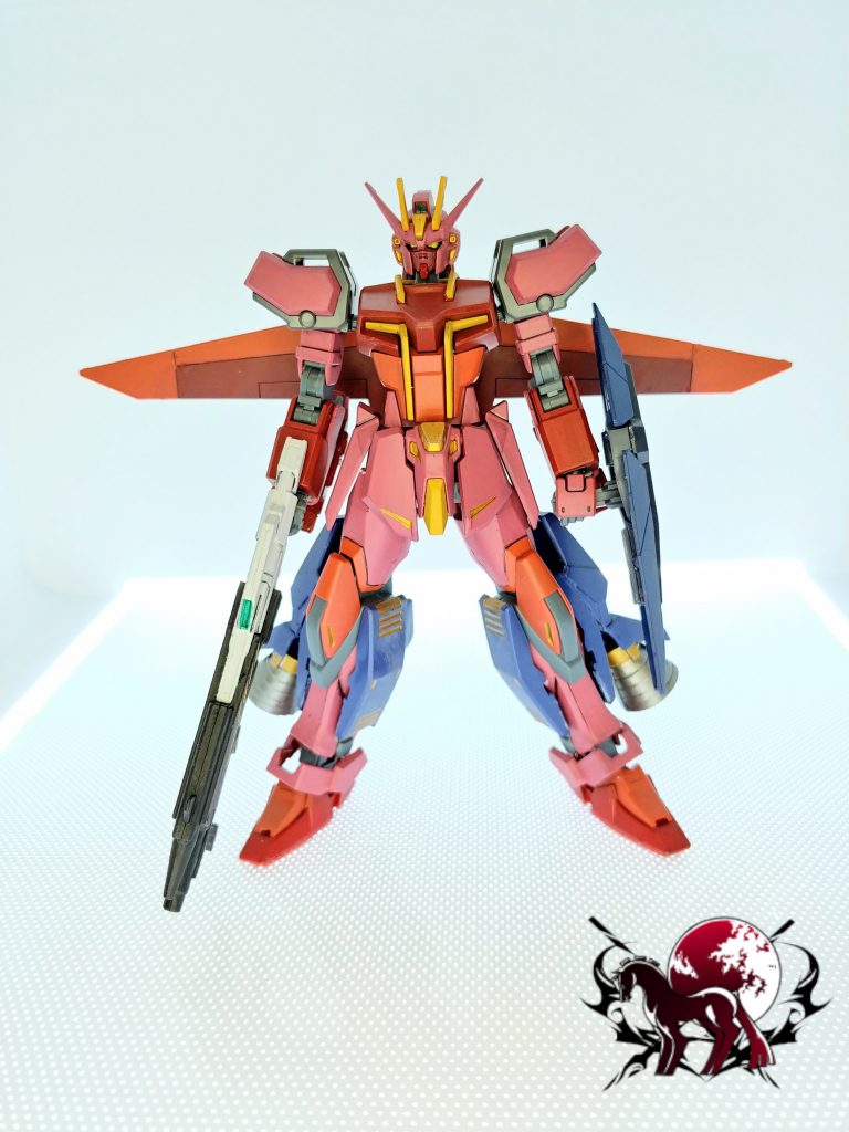 長々と設定を垂れ流しました、最後まで見てくれてありがとうございます。初めての筆塗りで解らない事、難しいことだらけでしたが楽しく作品が作れました。問題は脚部ブースターが構造上着脱のたびに塗装ハゲを発生させてしまうことです…こればっかりはどうしようもないので、着脱して気になるたびにリタッチをすることにしました…お付き合いいただきありがとうございました。