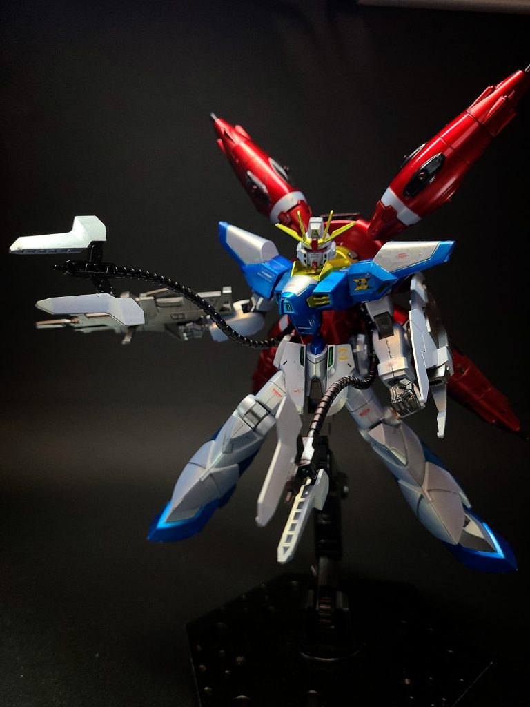 XM1 プリスティス ビームリーマー本体両腰に装備される。核エンジンの恩恵によって装備可能となったドラグーンの一種。システムの制御に使われる量子通信は、Nジャマー下での無線誘導を可能としているが、消費電力の膨大さから大電力をほぼ恒常的に発生する核エンジンによるバックアップは不可欠だった。プリスティスはゲイツが持つビームロケットアンカー「EEQ7R エクステンショナル・アレスター」の発展型であり、ビーム砲内蔵の端末部は本体とケーブルで繋がれている[5]。ただしこれはこの装備がまだ実験段階にあるため、端末のロストを防ぐ目的で備えられたものであり、ケーブルが断線したとしても運用に支障は無い。また、射撃のみならず格闘用のビームスパイクとしての運用も可能である。Pristisとはラテン語で「ノコギリエイ」を意味する。