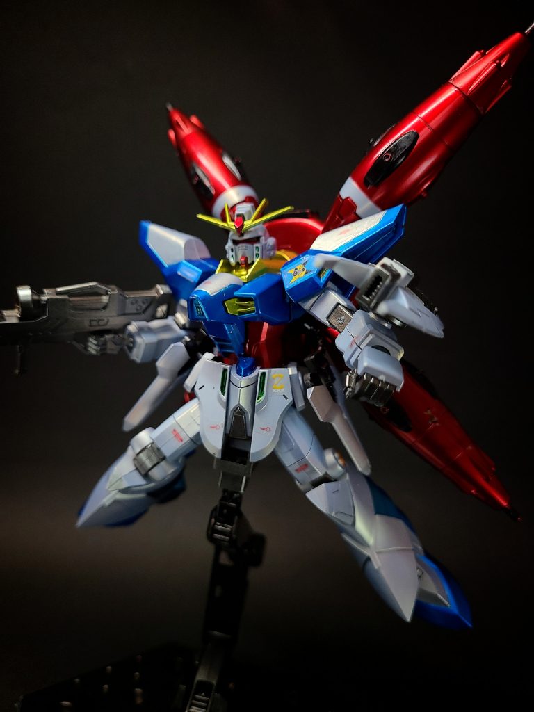 核エンジンニュートロンジャマーキャンセラー(NJC)の実用化以後、C.E.においてはこのドレッドノートによって初の核エンジン(原子炉)搭載型MSが導入された。この核エンジン自体には十分なシールドが施されているため危険はない。核融合炉の実用化には成功していない世界観故に、搭載される核エンジンは核分裂式の原子炉であり、電力への変換にはMHD発電を用いるとされている。この核エンジンを導入した機体は従来のバッテリー機よりも大電力を必要とする装備群の使用が可能となり、機体稼働時間・兵装の出力は大幅に向上、無尽蔵の電力供給を受ける事が可能となった