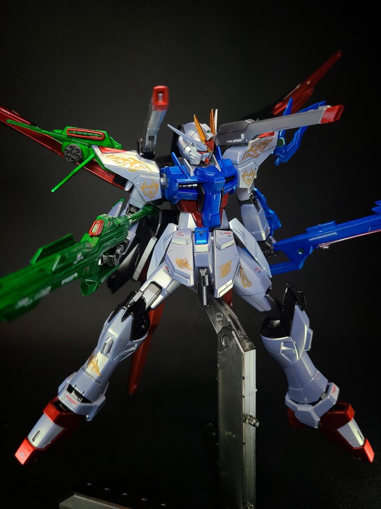 クスィフィアス3 レール砲ストライクフリーダムでは腰部にマウントしていたレールガン。パーフェクトストライクフリーダムではエールストライカー上面に搭載されている。