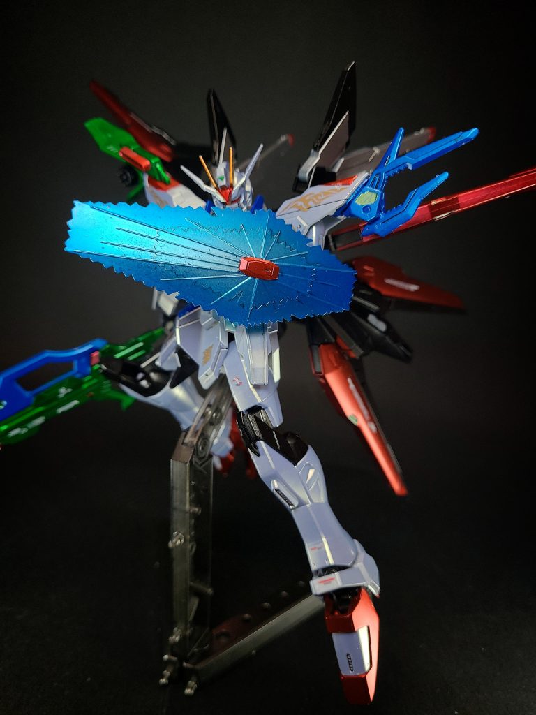 ビームシールドベース機と同様、ハイペリオンガンダムに搭載されていたモノフェーズ光波防御シールドを改良した防御兵装。