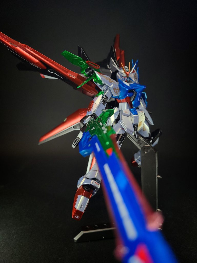 スーパードラグーン武装プラットフォームと高推力スラスターの機能を併せ持つ機動兵装ウィング。マルチロックオンシステムとの併用によりオールレンジ攻撃能力を発揮する。エールストライカーの主翼とエンジンユニットにそれぞれ2基ずつ、計8基マウント。