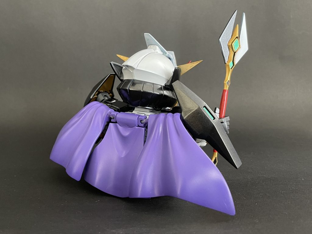 後ろマントはうっすらグラデにしています。