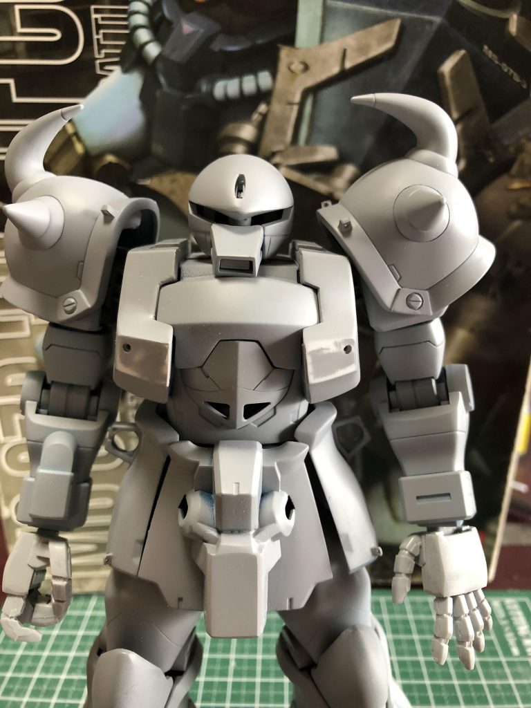 プラ板で胸部の張り出しを強調し、頭部のモノアイスリットをシャープにしくちばしを気持ち大きくしました！