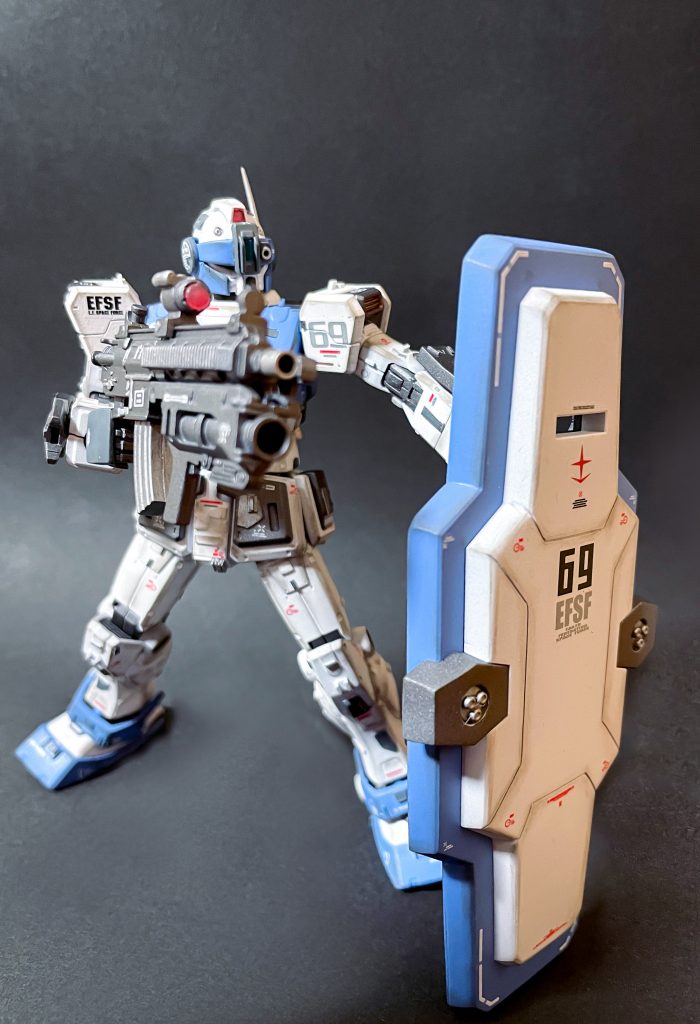 武器を構えて。