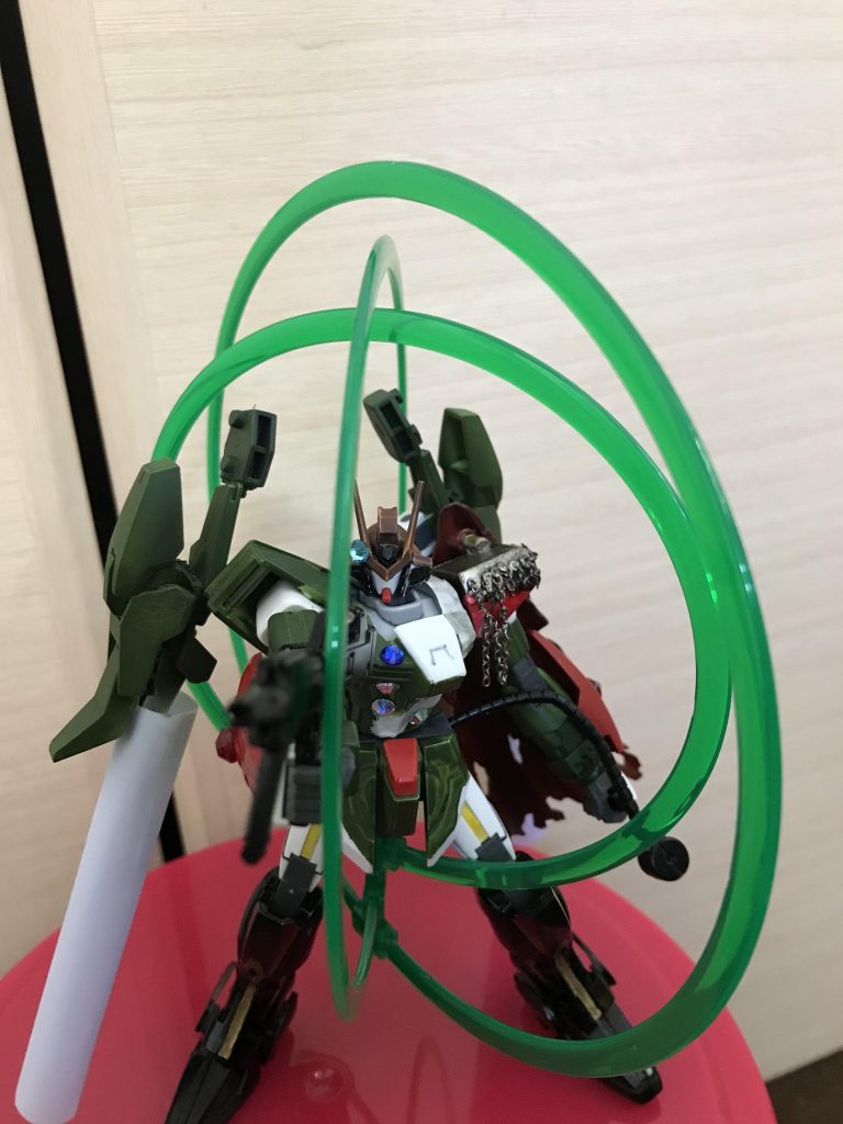 VL時は機体全体がシールドにもなるので対MS戦闘時は援護しつつ味方を守る矛と盾両方を持ち合わせた機体だといえる