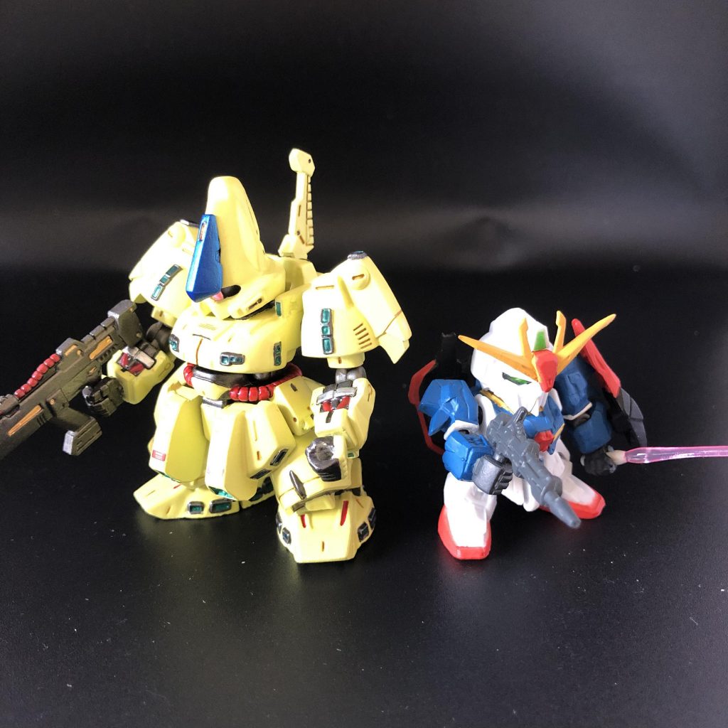 ジ・O自体、大きい機体なので、ガシャポン戦士fと並べても違和感ないかな?ちょっと大きいかな?