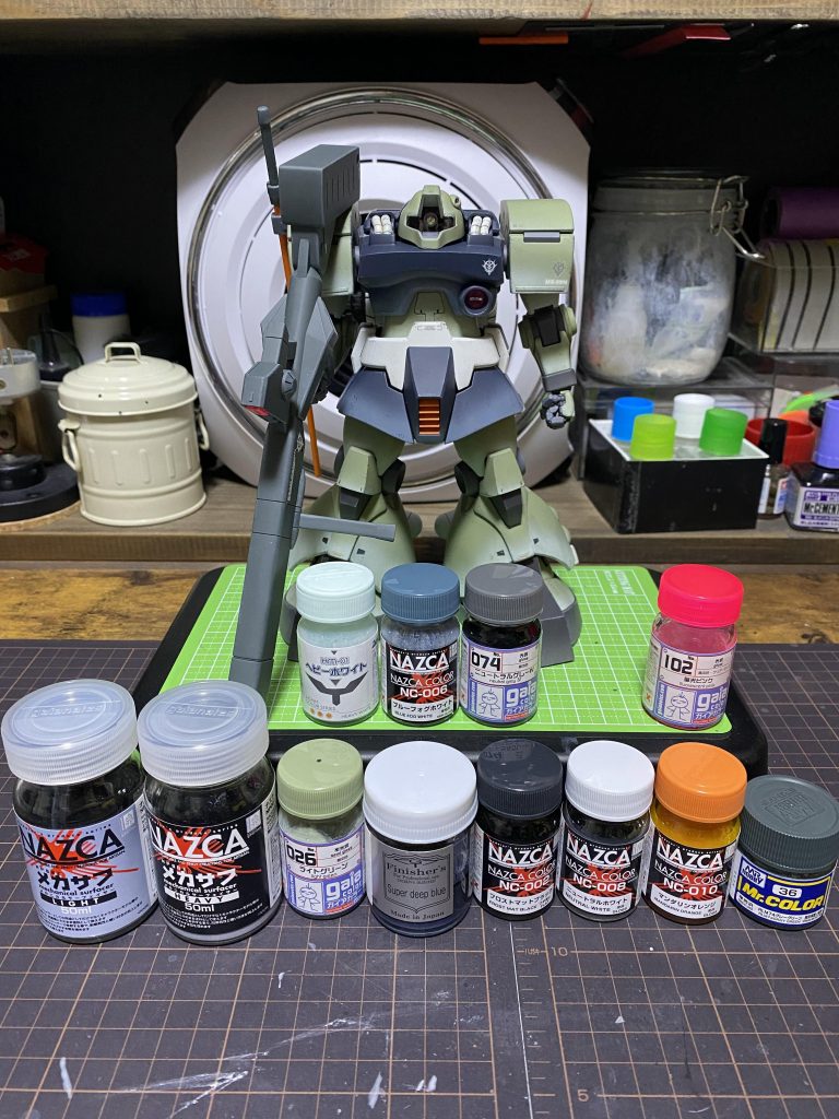 塗料です。フレーム･･･メカサフ ライト1:1ヘビィ(G)グリーン･･･ライトグリーン(G)〜ヘビーホワイト(G)ネイビー･･･スーパーディープブルー(F)〜ブルーフォグホワイト(G)ブラック･･･フロストマットブラック(G)〜ニュートラルグレーⅣホワイト･･･ニュートラルホワイト(G)オレンジ･･･マンダリンオレンジ(G)センサー類･･･蛍光ピンク(G)武器類･･･グレーグリーン36(C)ご覧頂きありがとうございました( •̀ᴗ•́ )/