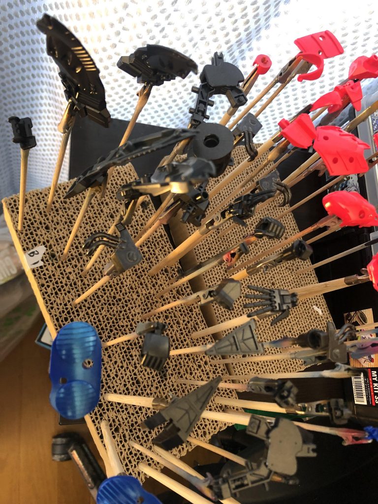 ガイア蛍光ピンク、水性黒鉄色、マーカーコスモメタブルー