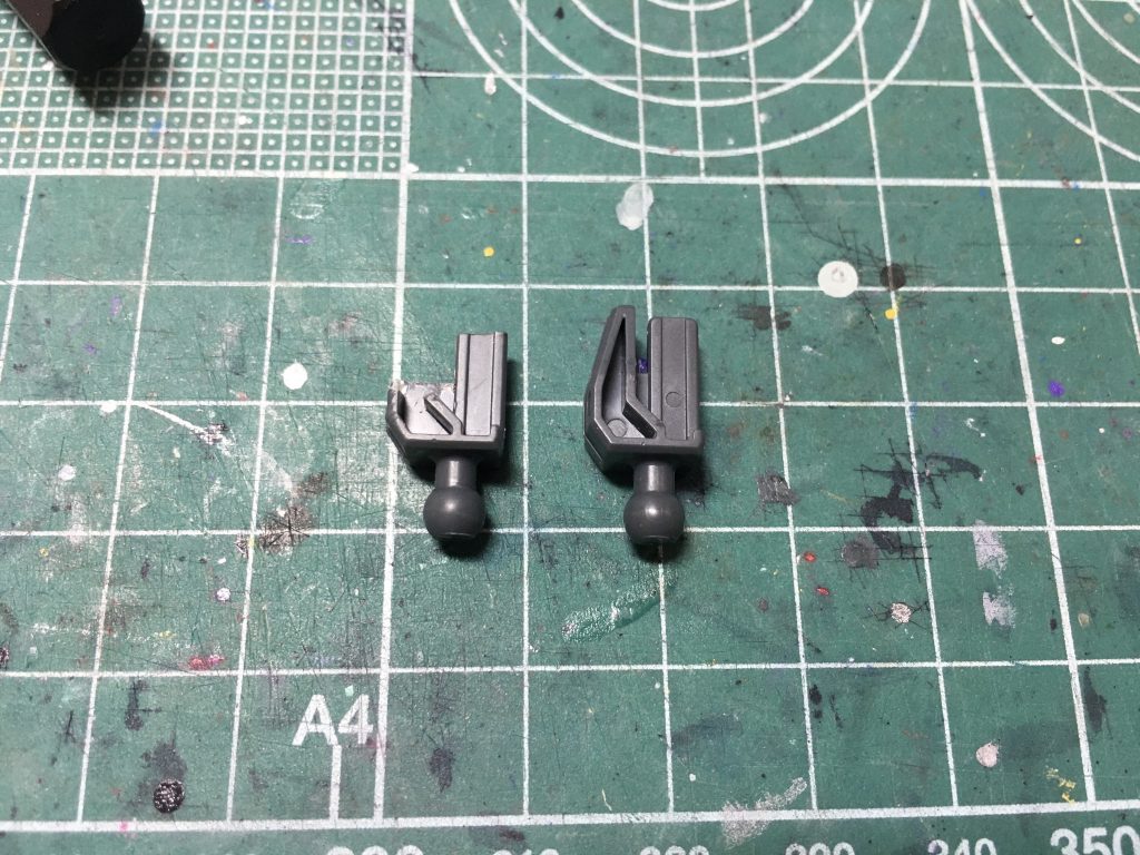 　今回の製作テーマその1は、「手軽に換装」。購入された方はご存知の通り、組み立て説明は未組み立てのジェミナス02を伴っています。簡単な換装を阻む関門その1が足首で、アンクルアーマーを外したりポリキャップを組み替える必要があります。　ジャンクのポリキャップやHGACウイングゼロの足首(ゼロ炎の余り)を加工して組みこんでいます。