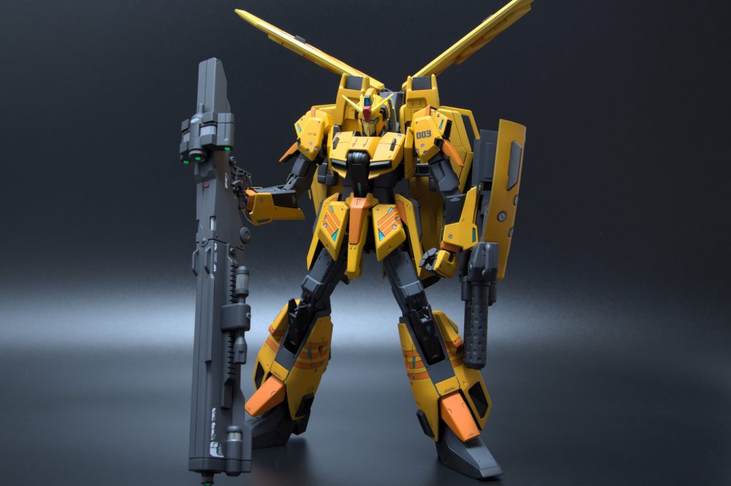 キットの元はゼータガンダムVer.2とのことで、少しだけレトロな作りでした。足首の伸縮ギミックとハンドパーツの緩さが気になるところ。