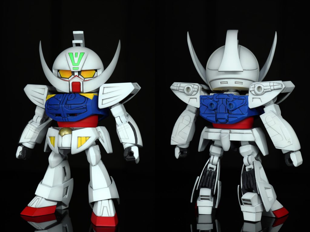 実を言うとSDガンダムは脚の短い元のバランスの方が好きなのですが、この人については脚線美が重要と思い脚を伸ばした次第です(ついでに腕も)。伸ばした腕と脚はプラ板から新造しています。旧1/144やHGは使用していません。