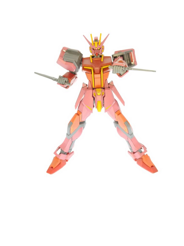 素体状態の基本装備はアーマーシュナイダーとバルカンのみ。あくまでストライクガンダムは母体であって、戦闘形態ではない。