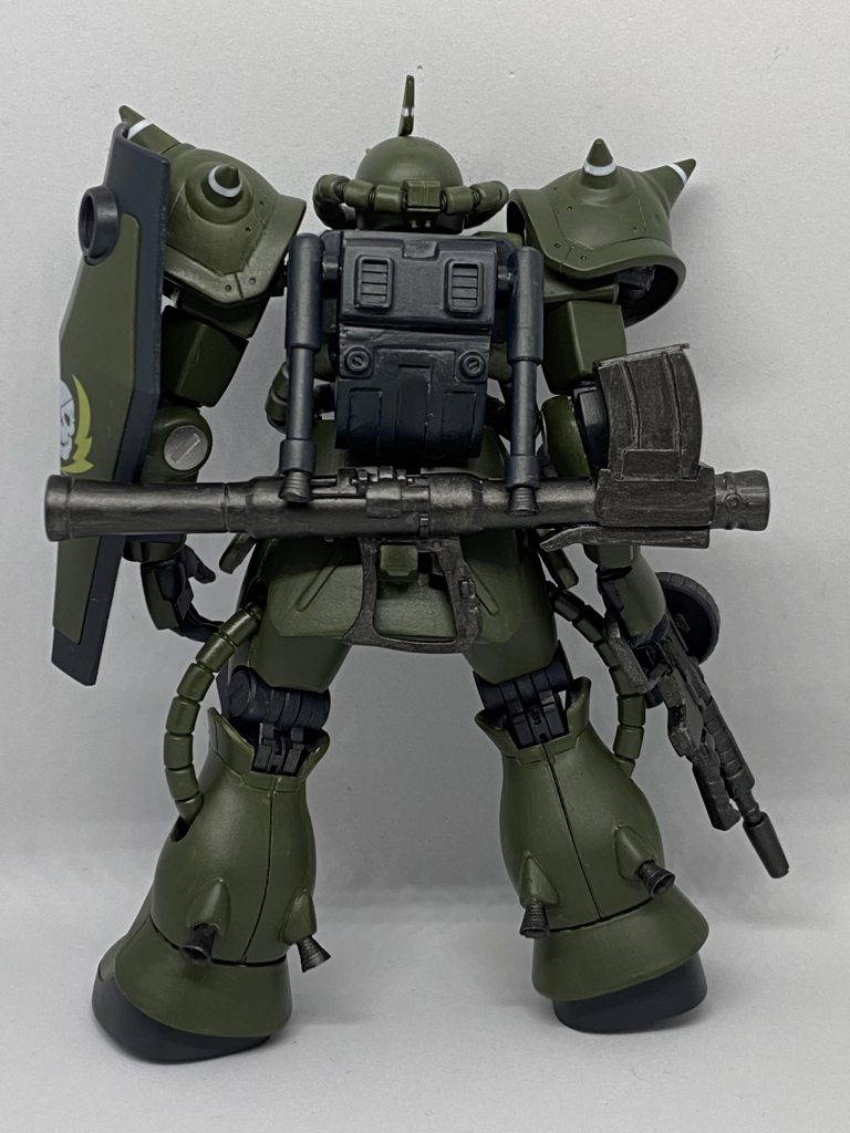 バックパックはプラ板貼り合わせ、かなり歪んでますね....武器は二つともショートに改造しました。