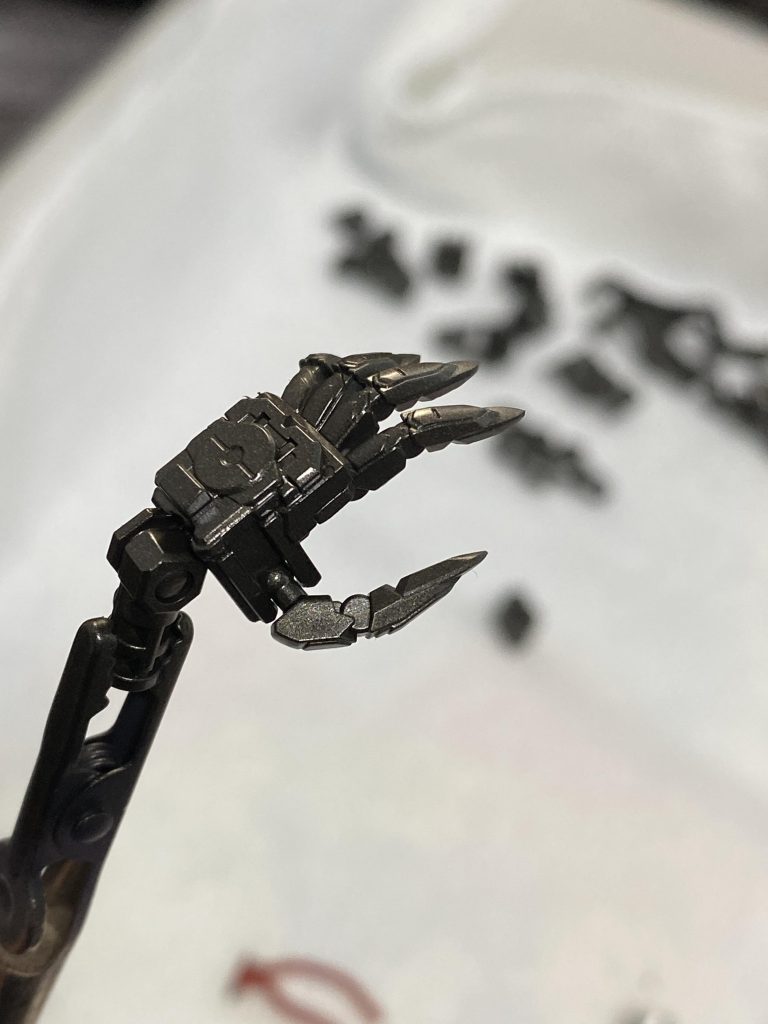 指先だけはシャープ化。あまり目立たないかもしれませんが、悪魔らしさが増したかなと。