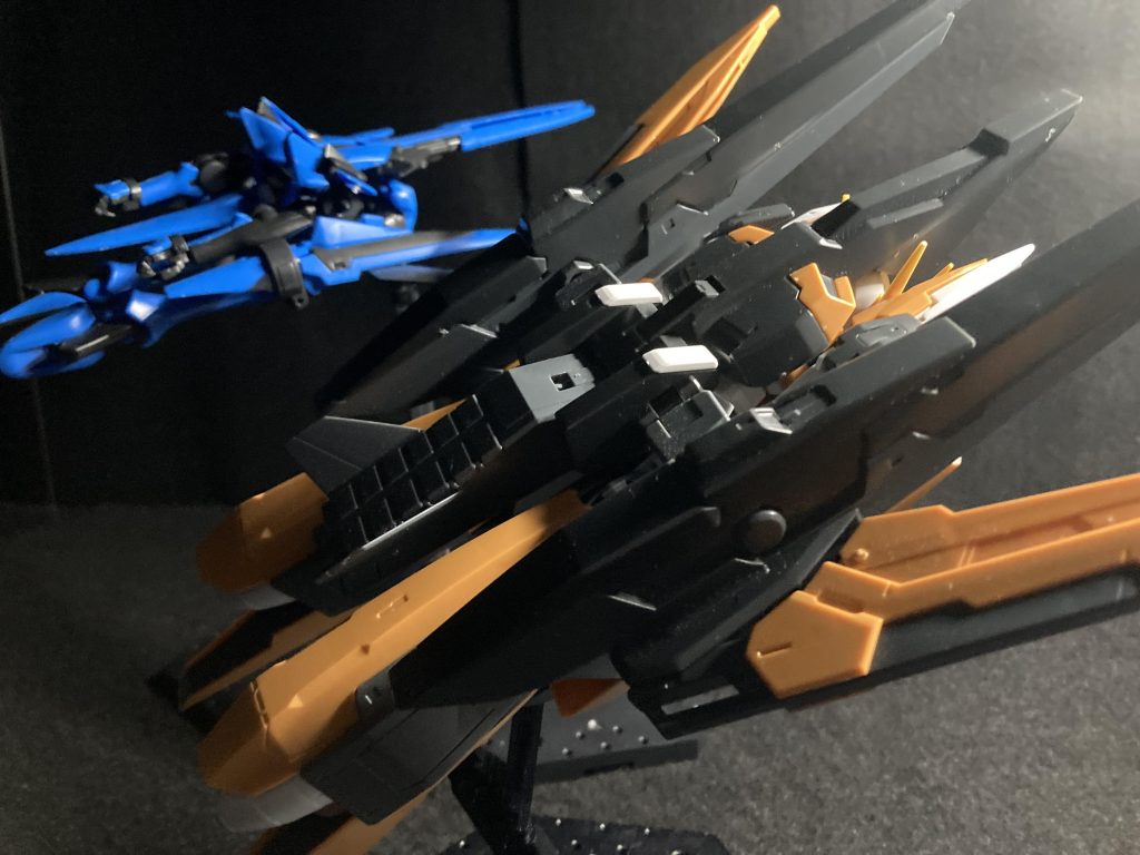 アレルヤ「ぐ、グラハム・エーカーって⋯⋯この人アレだよね、初期の頃から散々僕らに突っかかってきたユニオンの⋯⋯」ライル「ミスター・ブシドーじゃねーか!」グラハム「ははっ、確かにそういうこともあった。懐かしい思い出だ」アレルヤ「美化してるよ」コピペですすみませんでした