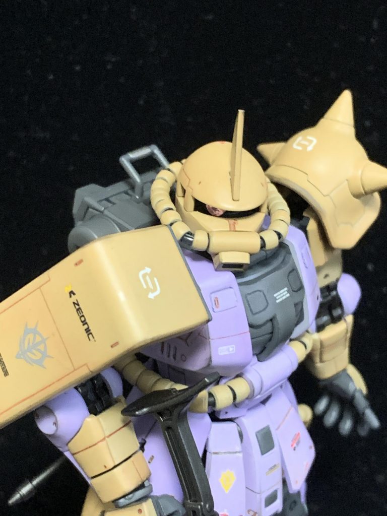 基本的にはRG初期のMS-06ザクのアップグレード版キットなのでポロリが多いなど賛否両論あるかと思いますが、私は結構気に入ってます。