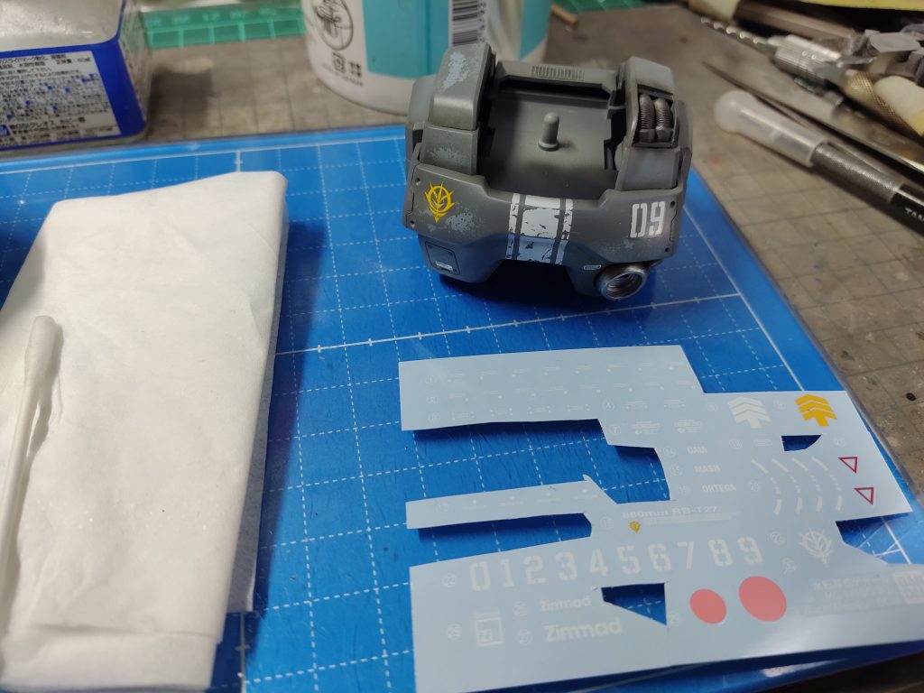 デカールはキット付属の物を使用し、一部は他から流用しています。