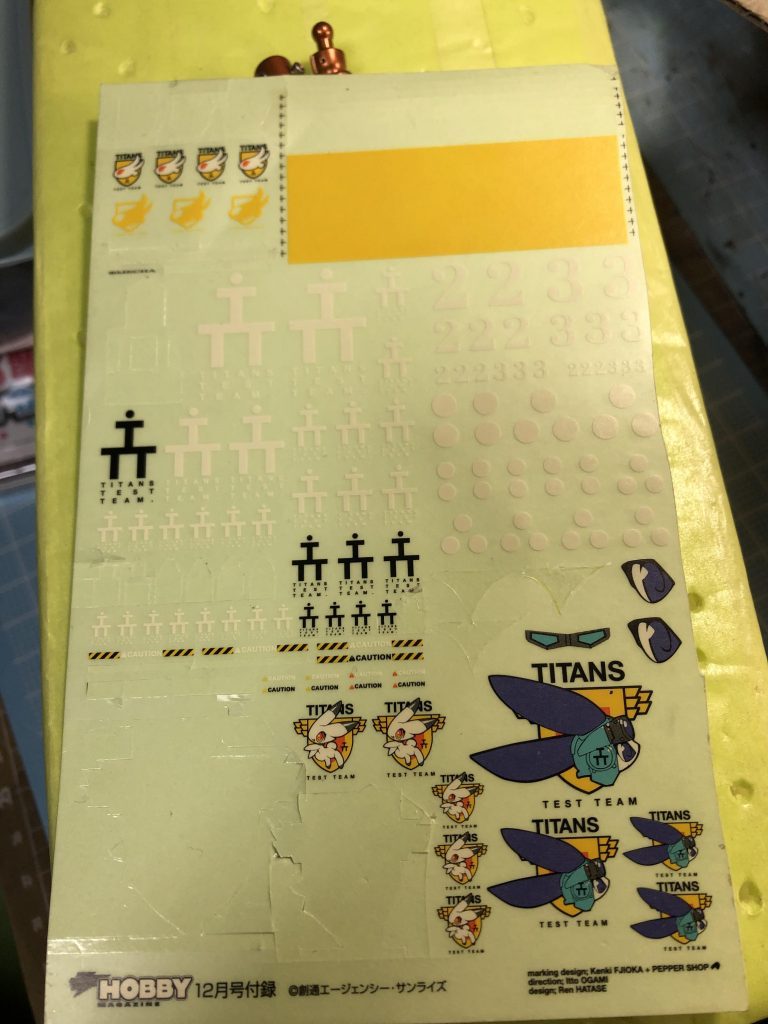 デカールは主に１０数年前の電撃ホビーのオマケとRGストフリの水転写とその他色々です。