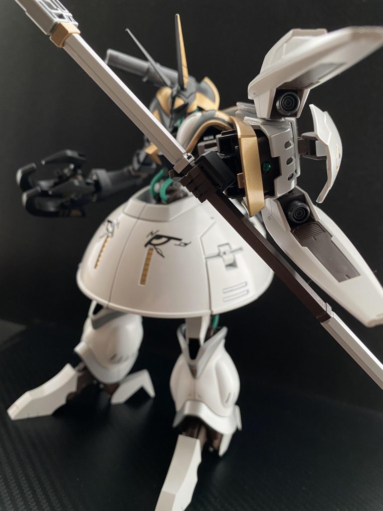 　左腕シールドに追加されるスラスター兼ビームキャノン。この二連装ビームキャノンは通常のビームライフルと同等の威力を有し、ある程度の連射にも対応する。